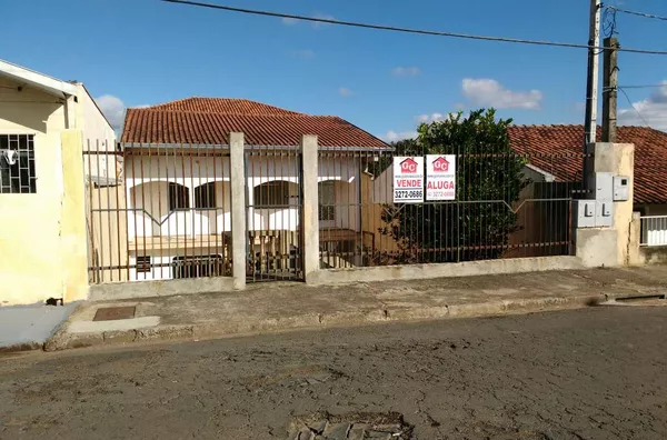 #vvr   Casa em alvenaria contendo 06 quartos, 03 suítes, 02 salas, copa, 02 cozinhas, 03 wc's, 02 lavanderias; cobertura com 02 quartos, sala cozinha e wc; porão com 01 quarto, cozinha e wc. OBS.: Aceita permuta por imóvel na região metropolitana de Curit - Foto 2