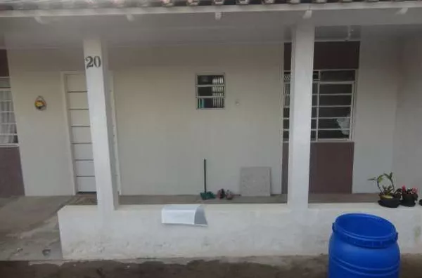 Casa em alvenaria 3 quartos, sala,cozinha, wc, aérea na frente, lavanderia,espaço para 2 carros. - Foto 2
