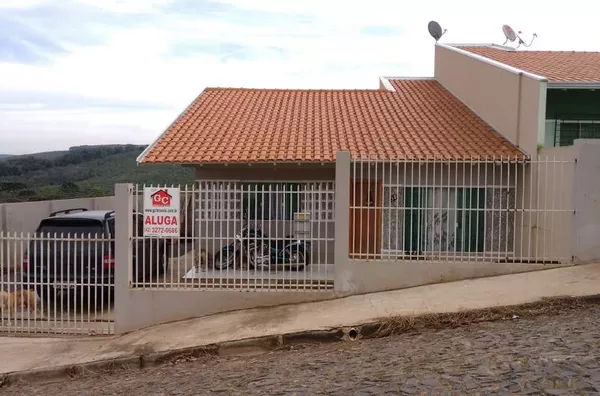 Casa em alvenaria contendo 3 quartos, sala copa/cozinha, wc social, lavanderia, entrada para carro. Semi-mobiliada. - Foto 1