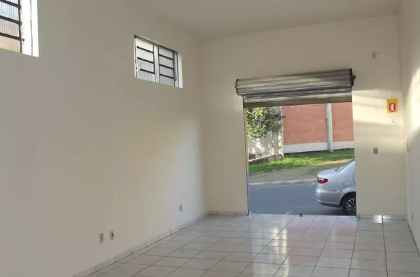 Sala comercial com +/- 42,00 m², contendo 01 banheiro. - Foto 5