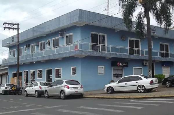 Sala comercial com 02 pisos, em alvenaria medindo 108 m², contendo 01 banheiro interno. - Foto 1