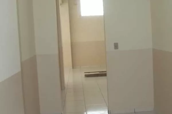 Sala comercial com 02 pisos, em alvenaria medindo 108 m², contendo 01 banheiro interno. - Foto 6
