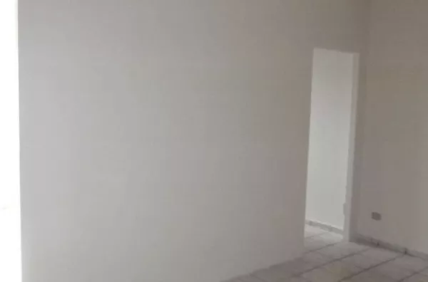 Sala comercial em alvenaria medindo 26,00 m², contendo 01 banheiro interno. - Foto 3
