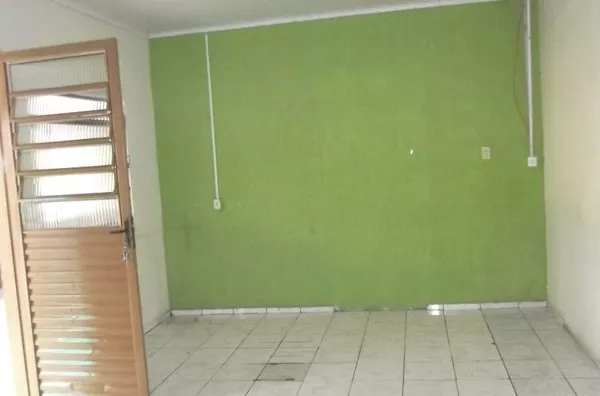 Sala comercial contendo 52 m², banheiro e 1 porta de aço. - Foto 4