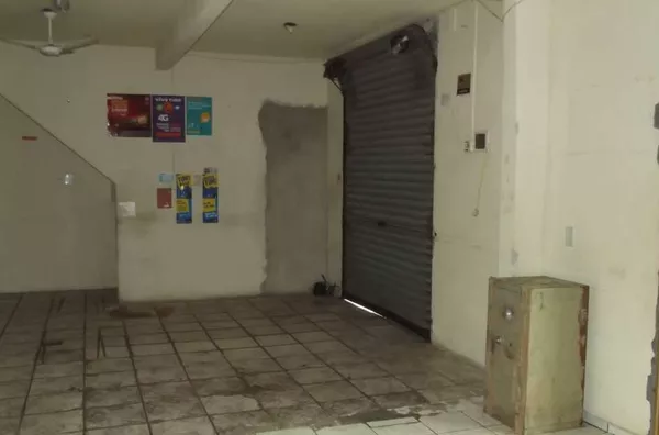 Sala comercial contendo 52 m², banheiro e 1 porta de aço. - Foto 5