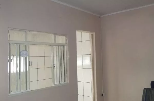 Casa em alvenaria com 2 quartos, sala, cozinha, banheiro, garagem e area de serviço. - Foto 4