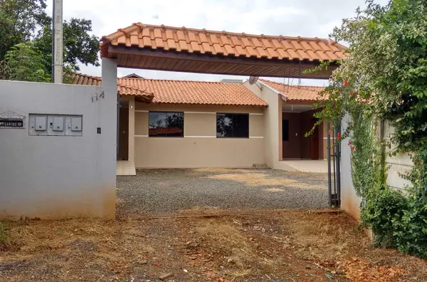 Casa em alvenaria contendo 03 quartos, sala, cozinha, wc, área de serviço, área de churrasqueira e garagem. - Foto 1