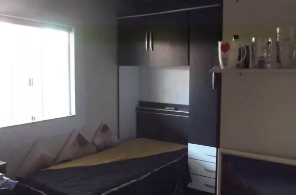 PROXIMO AO APOSTE    Casa de alvenaria contendo 2 quartos, 1 suíte com hidromassagem, cozinha planejada, sala, banheiro,  garagem 6 carros, área da churrasqueira. - Foto 2