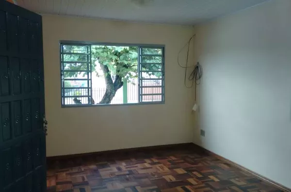 Casa em alvenaria contendo 02 quartos, 02 suítes, sendo 01 com banheira de hidromassagem, 01 wc social, sala, cozinha com armários planejados, área de churrasqueira, com lavanderia, canil e garagem.  Obs: Reforma completa no imóvel feita no ano de 2008, t - Foto 3