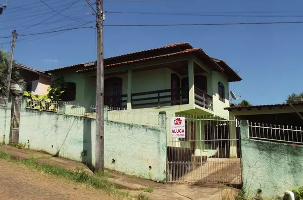 Casa de alvenaria contendo 4 quartos, sala, cozinha,banheiro, lavabo, churrasqueira, garagem.(Mobiliado). - Foto 1