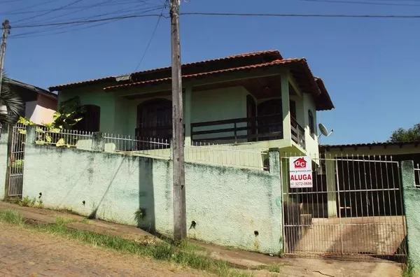 Casa de alvenaria contendo 4 quartos, sala, cozinha,banheiro, lavabo, churrasqueira, garagem.(Mobiliado). - Foto 2