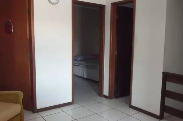 Casa de alvenaria contendo 4 quartos, sala, cozinha,banheiro, lavabo, churrasqueira, garagem.(Mobiliado). - Foto 6