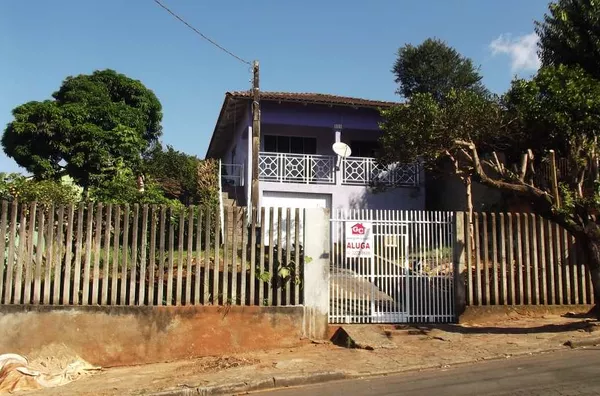 CASA EM ALVENARIA, CONTENDO: 01 SALA, 01 COPA, 01 COZINHA, 01 BANHEIRO, 03 QUARTOS, 01 AREA DE SERVIÇO, 01 GARAGEM - Foto 1