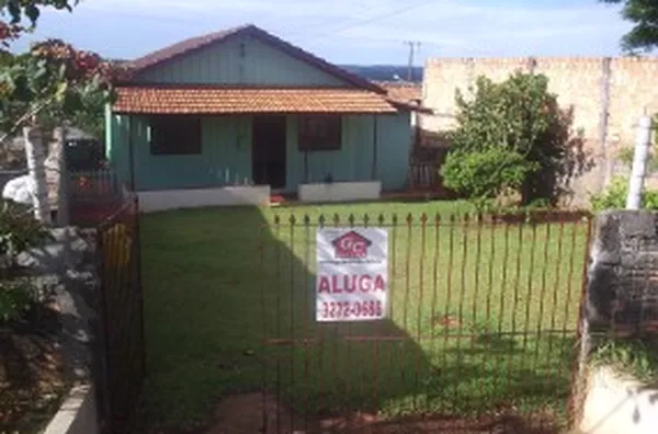 Casa mista, contendo 02 quartos, sala, cozinha, wc, área e entrada para 01 carro - Foto 1