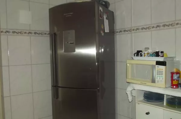 Casa em alvenaria contendo 03 quartos, sala, copa, cozinha, wc social, wc empregadam lavanderia e garagem - Foto 6