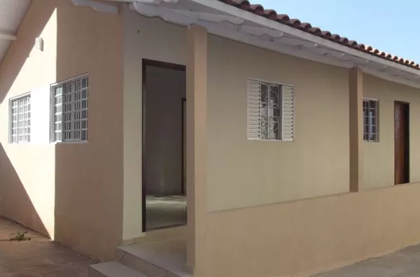 Casa em alvenaria contendo de 02 quartos, sala, cozinha, banheiro e área de serviço - Foto 2