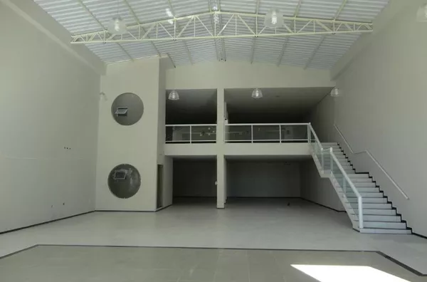 Sala Comercial em Alvenaria contendo 400m², e mezanino com 200,00 m² e 02 wc. - Foto 2