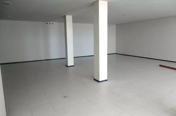 Sala Comercial em Alvenaria contendo 400m², e mezanino com 200,00 m² e 02 wc. - Foto 3