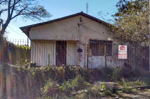 Casa em alvenaria contendo 05 quartos, sala, copa, cozinha, wc social, área da churrasqueira, wc externo, lavanderia e garagem. - Foto 1