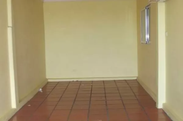 Casa residencial em alvenaria,contendo 03 quartos,02 salas,cozinha,02 banheiros, área de serviço, garagem, churrasqueira, wc da churrasqueira,quartos externo,canil. - Foto 3