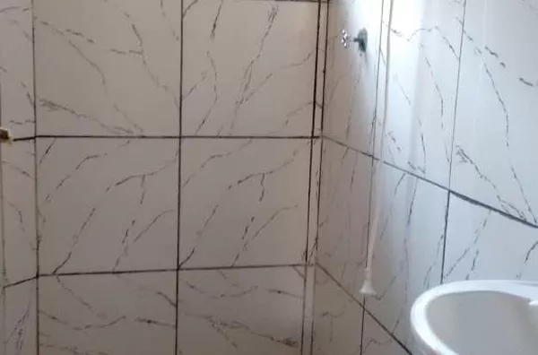 Casa em alvenaria contendo 02 quartos, sala, cozinha, wc, quarto despejo e garagem. - Foto 5