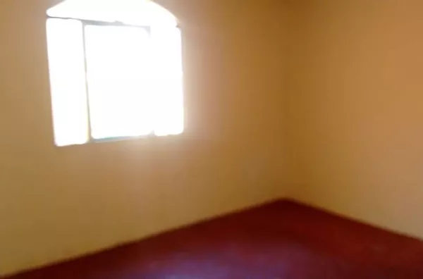 Casa em alvenaria contendo 02 quartos, sala, cozinha, wc, quarto despejo e garagem. - Foto 6