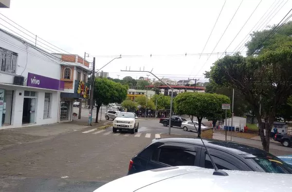 Sala Comercial em alvenaria com 120m² c/2 ambientes e 2 wc. - Foto 2
