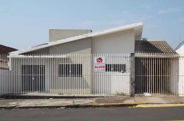Mercado KROLL    Casa Residencial em alvenaria com +/- 96,00 m2, contendo 02 quartos, 01 suíte, sala, cozinha, wc social, garagem e lavanderia. - Foto 2
