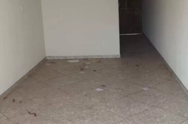 Mercado KROLL    Casa Residencial em alvenaria com +/- 96,00 m2, contendo 02 quartos, 01 suíte, sala, cozinha, wc social, garagem e lavanderia. - Foto 4