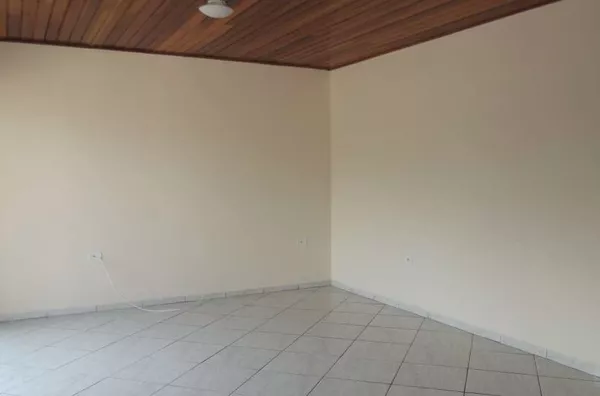 Mercado KROLL    Casa Residencial em alvenaria com +/- 96,00 m2, contendo 02 quartos, 01 suíte, sala, cozinha, wc social, garagem e lavanderia. - Foto 5