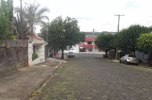 Casa em Madeira contendo  02  quartos, sala, cozinha,  banheiro externo,area de serviço, garagem. - Foto 4
