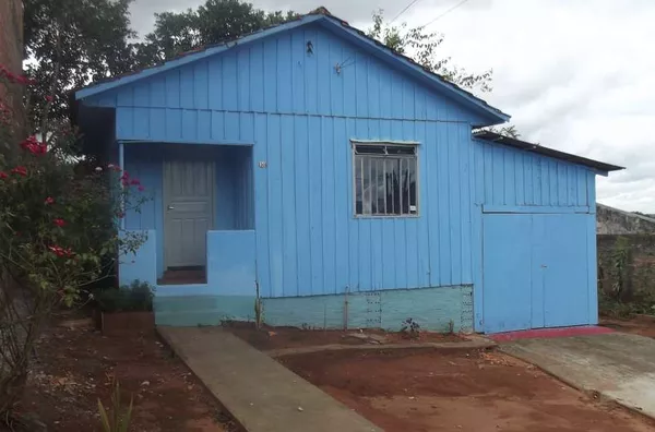 Casa em Madeira contendo  02  quartos, sala, cozinha,  banheiro externo,area de serviço, garagem. - Foto 6