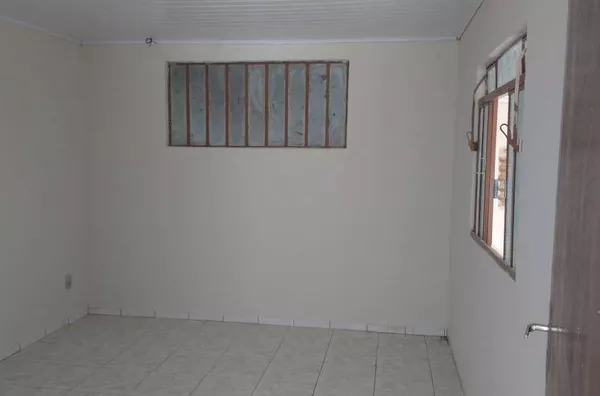 Casa em alvenaria contendo 03 quartos, sala, cozinha,02 wc's, área de serviço com quarto de despejo, garagem p/ 03 carros. - Foto 3