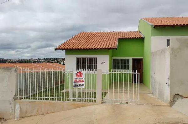 Casa residencial em alvenaria contendo 03 quartos, sala/cozinha conjugada, banheiro, área de serviço e garagem - Foto 1