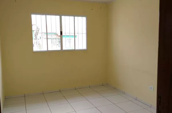 Casa residencial em alvenaria contendo 03 quartos, sala/cozinha conjugada, banheiro, área de serviço e garagem - Foto 4