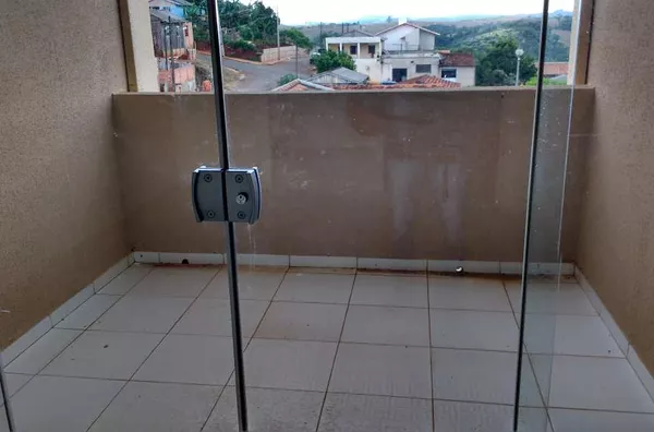Apartamento medindo 66,63  m² com 02 quartos, sala, cozinha, banheiro, área de serviço, varanda e 01 vaga de garagem - Foto 4