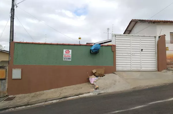 Casa residencial em alvenaria com 02 quartos, sala, cozinha, banheiro, lavanderia despensa e garagem ampla. COM PORTÃO E ELETRÔNICO, CERCA ELÉTRICA, MUROS ALTOS. - Foto 1