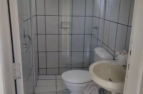 Casa residencial em alvenaria com, 02 quartos, sala, cozinha, banheiro e garagem,  casa de esquina - Foto 6