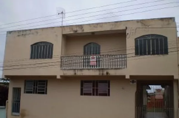 Apartamento em alvenaria, contendo 02 quartos, sala cozinha e banheiro. - Foto 1