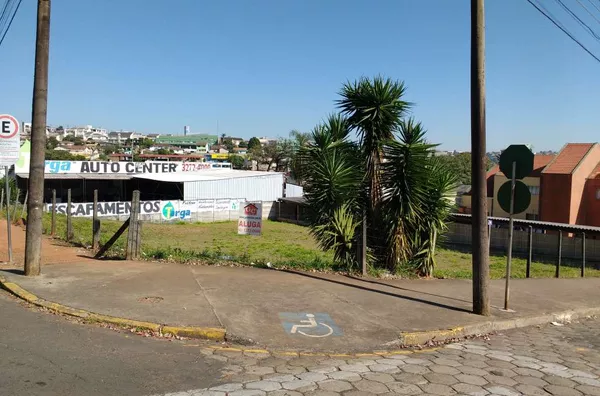 Lotes de terreno urbano de nrs. 01 e 12 da quadra 104, do loteamento Cidade Nova, medindo 22,00 m por 30,00 m, totalizando 660,00 m2, sem benfeitorias.