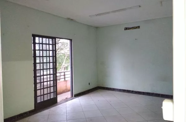Apartamento comercial com 01 sala de reunião, 01 sala de recepção, 03 salas de escritório, 01 wc e sacada. - Foto 4