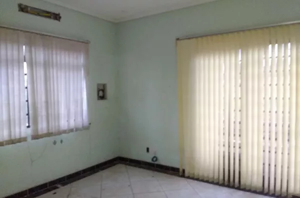 Apartamento comercial com 01 sala de reunião, 01 sala de recepção, 03 salas de escritório, 01 wc e sacada. - Foto 5