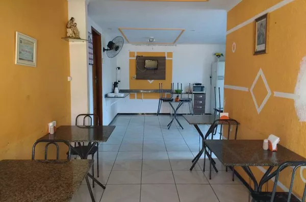 PRÓXIMO AO BONDE    HOTEL - 01 RECEPÇÃO, 01 COZINHA, 01 REFEITÓRIO, 18 APARTAMENTOS, , 01 LAVANDERIA, 17 BANHEIROS 02  GARAGEM PARA 06 CARROS.    EXCELENTE LUGAR PARA COMEÇAR O SEU NEGOCIO OU ATÉ AMPLIA-LO, COM ACOMODAÇÕES AMPLAS E CONFORTÁVEIS.