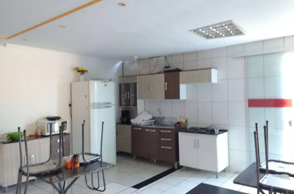 PRÓXIMO AO BONDE    HOTEL - 01 RECEPÇÃO, 01 COZINHA, 01 REFEITÓRIO, 18 APARTAMENTOS, , 01 LAVANDERIA, 17 BANHEIROS 02  GARAGEM PARA 06 CARROS.    EXCELENTE LUGAR PARA COMEÇAR O SEU NEGOCIO OU ATÉ AMPLIA-LO, COM ACOMODAÇÕES AMPLAS E CONFORTÁVEIS.