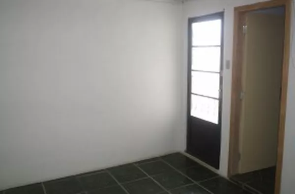 Casa em alvenaria, contendo 01 quarto grande, sala, cozinha, wc e área de serviço, entrada separada.  Obs: Sem crianças e animais. - Foto 5