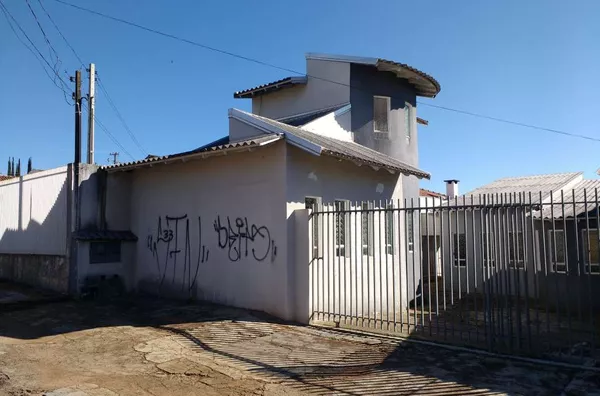Sobrado em alvenaria contendo sala, cozinha, wc social, 01 suíte e entrada para carro. - Foto 6