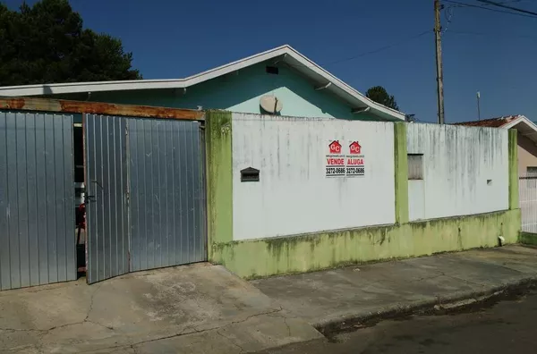 Casa em alvenaria, contendo 1 quarto, uma suite com closet e banheiro com hidromassagem, 1 sala com 2 ambientes, 1 banheiro social, cozinha com móveis planejados, copa, área de churrasqueira, edícula com 01 quarto e lavanderia, garagem coberta e estaciona - Foto 1