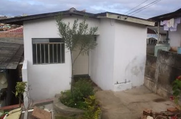 Casa em alvenaria, contendo 01 quarto grande, sala, cozinha, wc e área de serviço, entrada separada.  Obs: Sem crianças e animais. - Foto 1