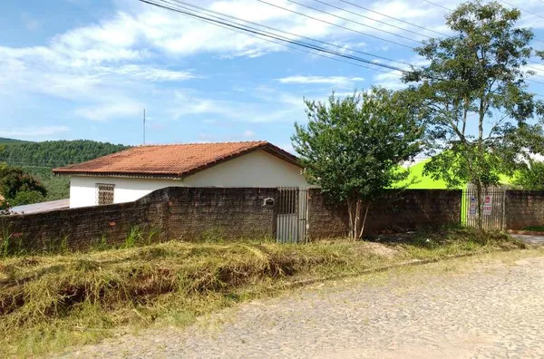 Casa residencial com 01 quarto, 01 suíte, sala, cozinha, banheiro, área de serviço e garagem. - Foto 2