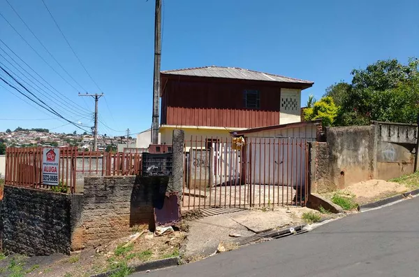 Casa em alvenaria com 02 quartos, sala, cozinha, banheiro, área de serviço e garagem - Foto 1